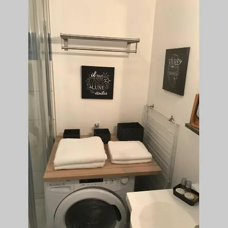Poilus : Studio Neuf Avec Parking Apartment Nantes